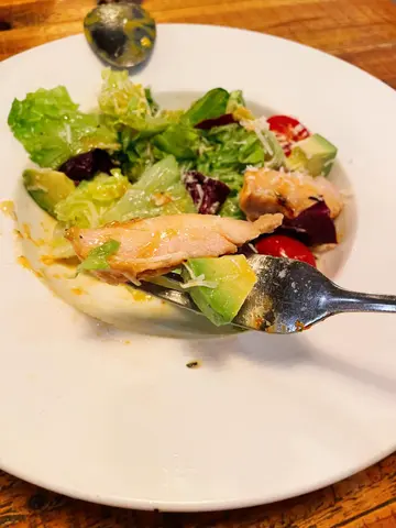 芝士牛油果雞肉沙律