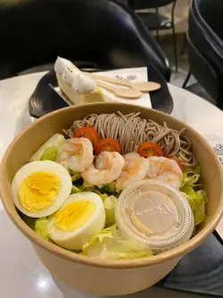 Soba  noodle  salad  with  prawn