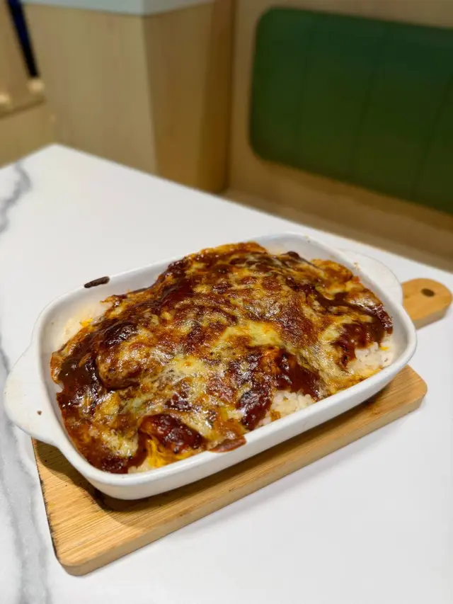 黑椒汁牛扒焗飯