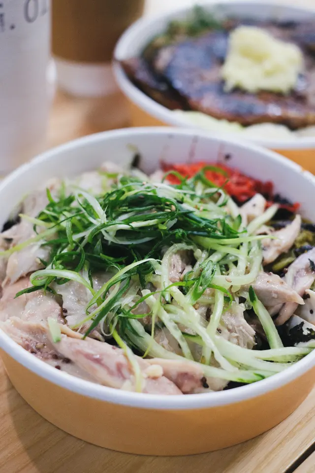 香蔥紫菜手撕雞配豆腐底