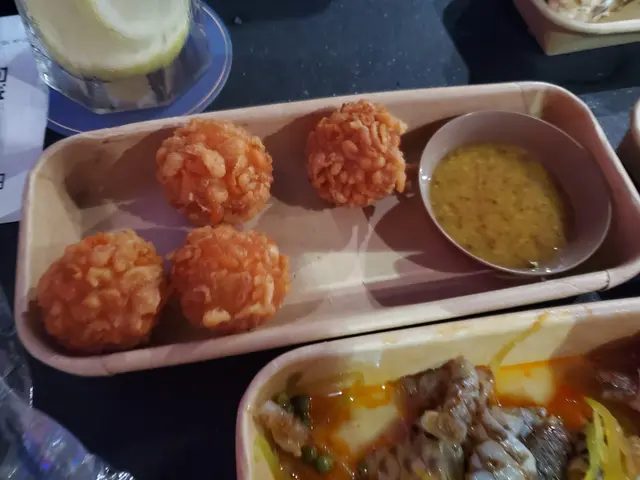 外層酥脆，蝦丸彈牙，還有流心芝士