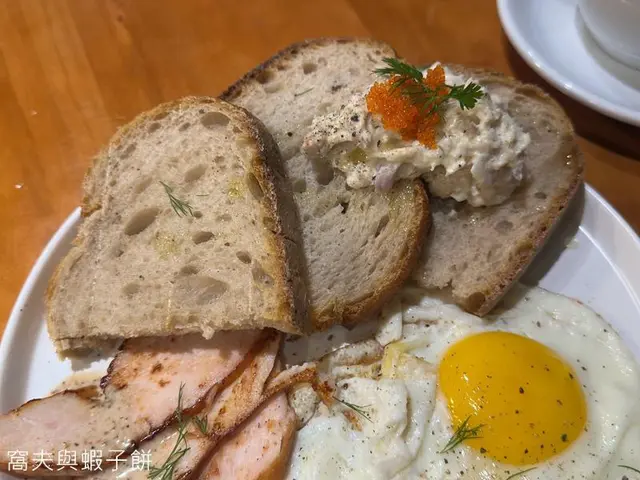 酸種包配蟹肉醬