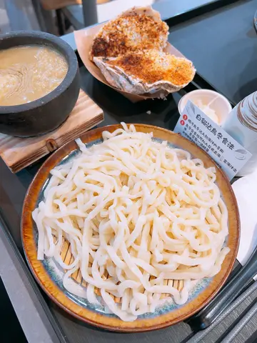 焗酿蚝盖配牡蛎浓汤沾乌冬