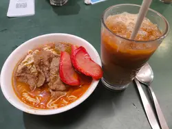 沙嗲牛肉红肠面+冻咖啡