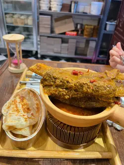 巨霸牛肋骨配烤餅