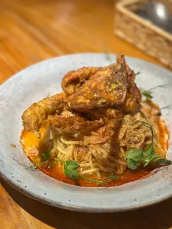 蒜香檸檬酸辣蟹肉意粉配炸軟殼蟹