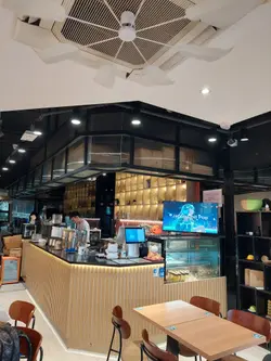 中工耐心地准备食物中