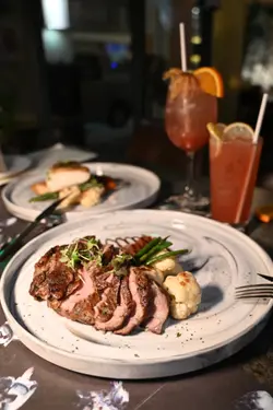 伊比利亞黑毛豬柳伴蘋果醬