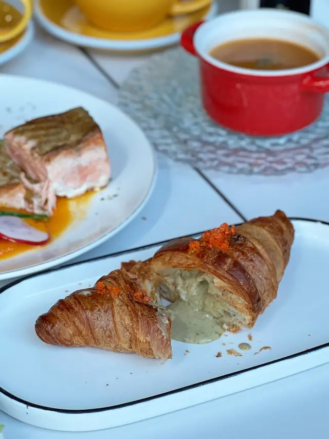 爆醬蟹膏流心牛角包