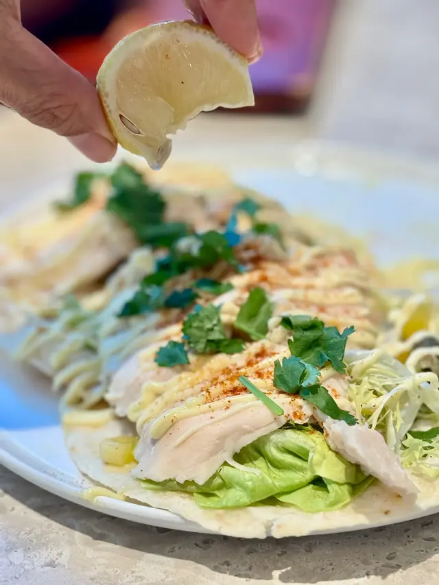 慢煮雞胸菠蘿莎莎夾餅