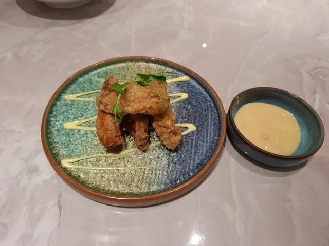 自家製腐乳蛋黃醬單骨牛油雞翼