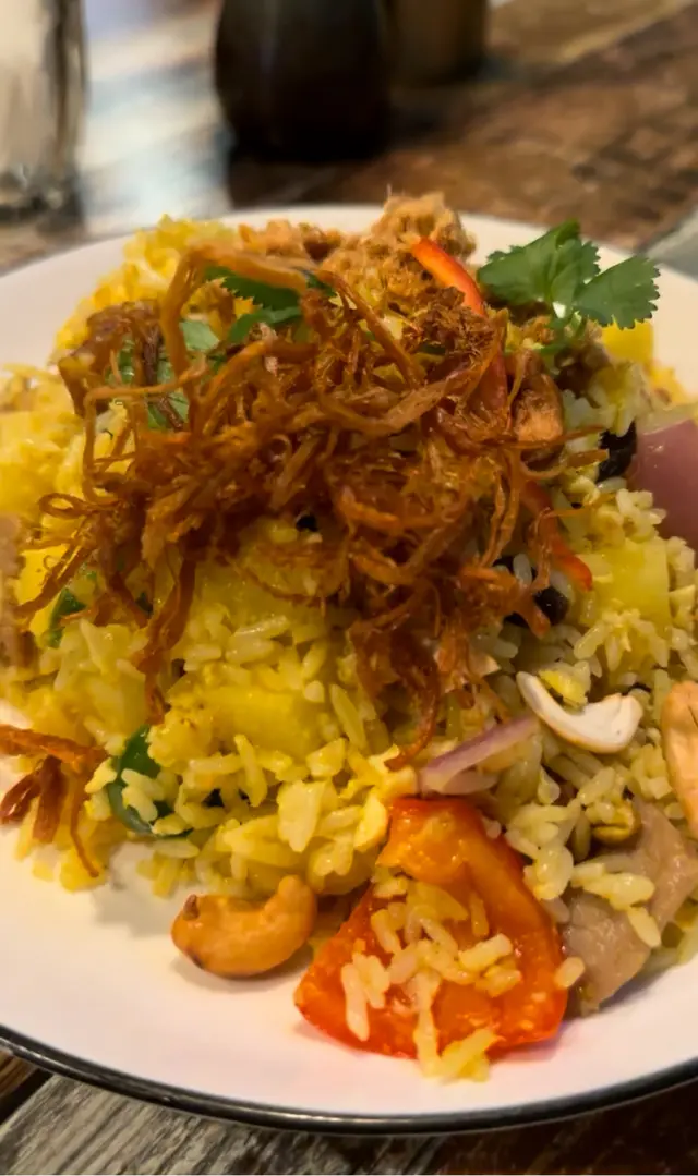 🍍Pineapple fried rice 菠蘿炒飯 (牛肉)