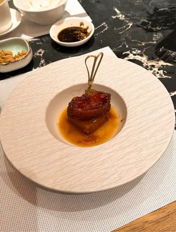 私宴海派熏鱼配芋饼