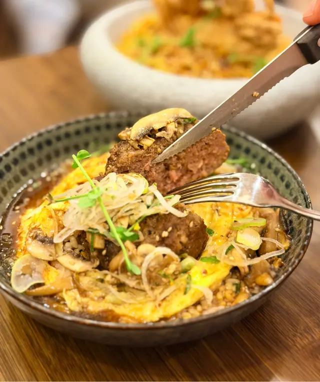 野菌燒汁和牛漢堡蛋包飯