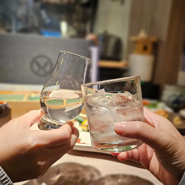 中六純米吟釀(左圖) 麦焼酎Iichiko(右圖)