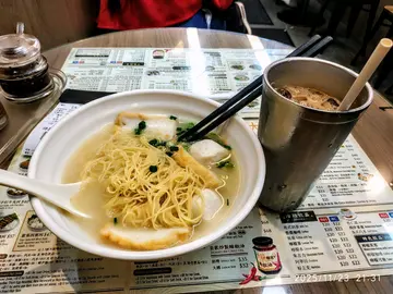 手打鱼蛋幼面配冻咖啡