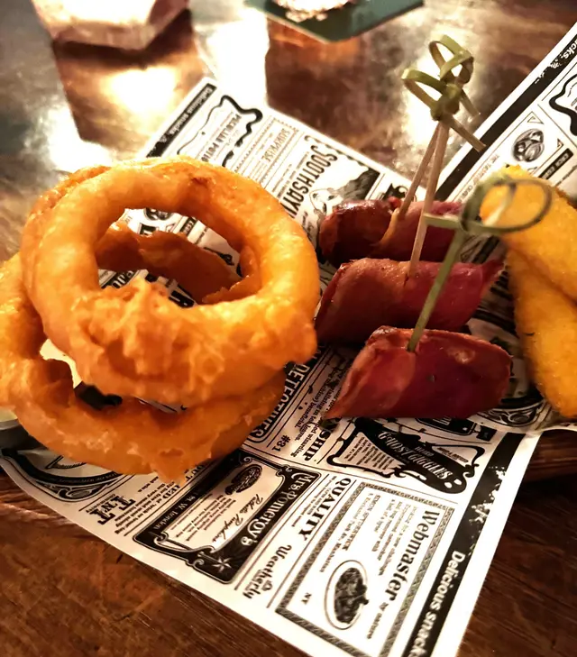 洋蔥圈, 煙肉腸