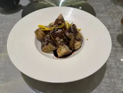 没有浸透酱汁，不算正宗但味道不错