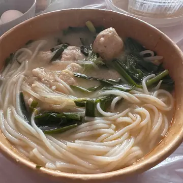 自選米線 (生菜,雞肉,韭菜:麻辣湯底,(10小辣)