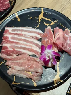豚 鸡肉 三宝盛盒
豚肉五花 霜降猪颈肉 鸡腿肉