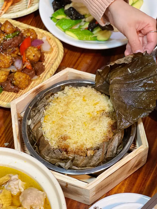 古法鮑汁什燴荷葉飯