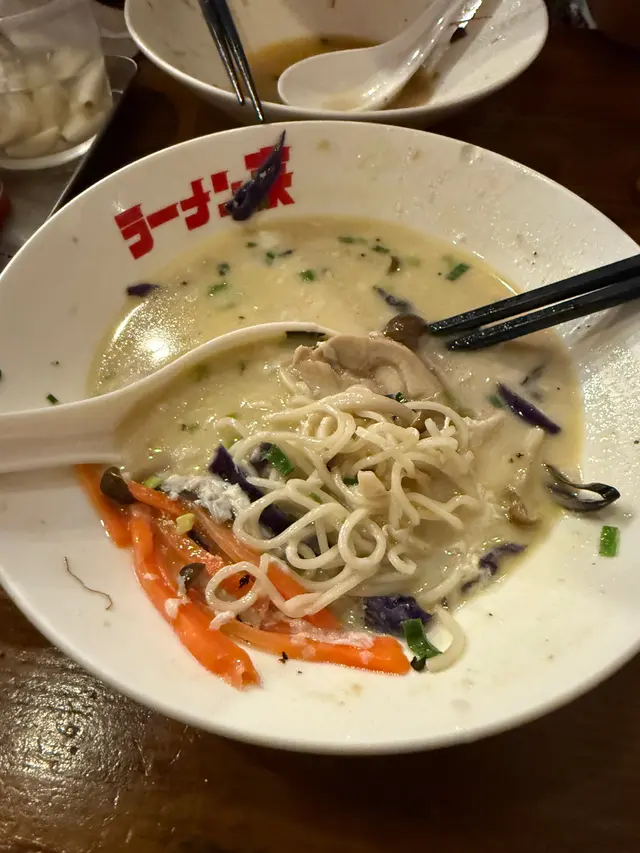 北海道牛乳忌廉湯雞叉燒拉麵