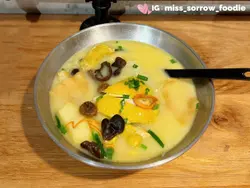 姬松茸竹笙花胶鸡米线