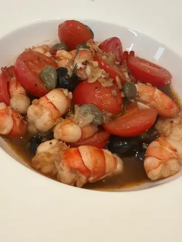 柠汁蒜香虾仁 伴蓝莓和酸豆