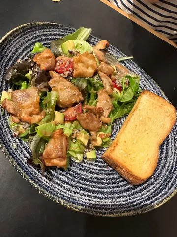 鸡肉牛油果沙律