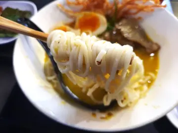 雞白湯沙嗲牛肉麵