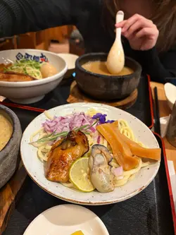 蜜棧金蠔炙燒牡蠣沾麵