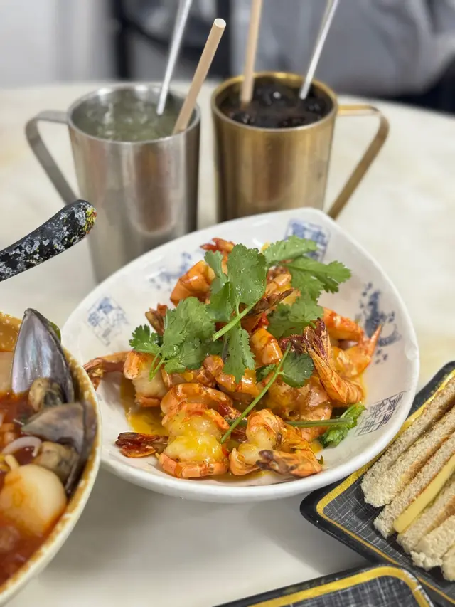 🦐 黃金醬虎蝦 — 咸香蛋黃醬炒虎蝦，香濃惹味，蝦肉份量足，鮮甜滿足。