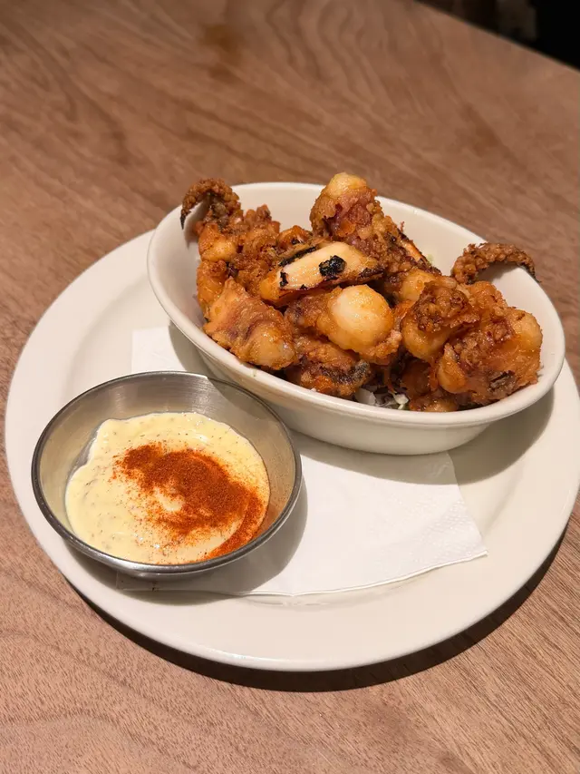 炸魷魚配芥末籽蛋黃醬