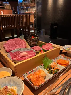 A5 特选黑毛和牛肉眼烧肉拼盘