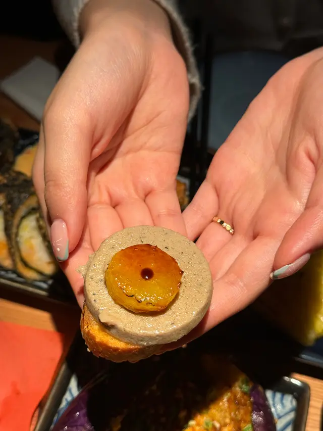 焦糖菠蘿鵝肝醬多士