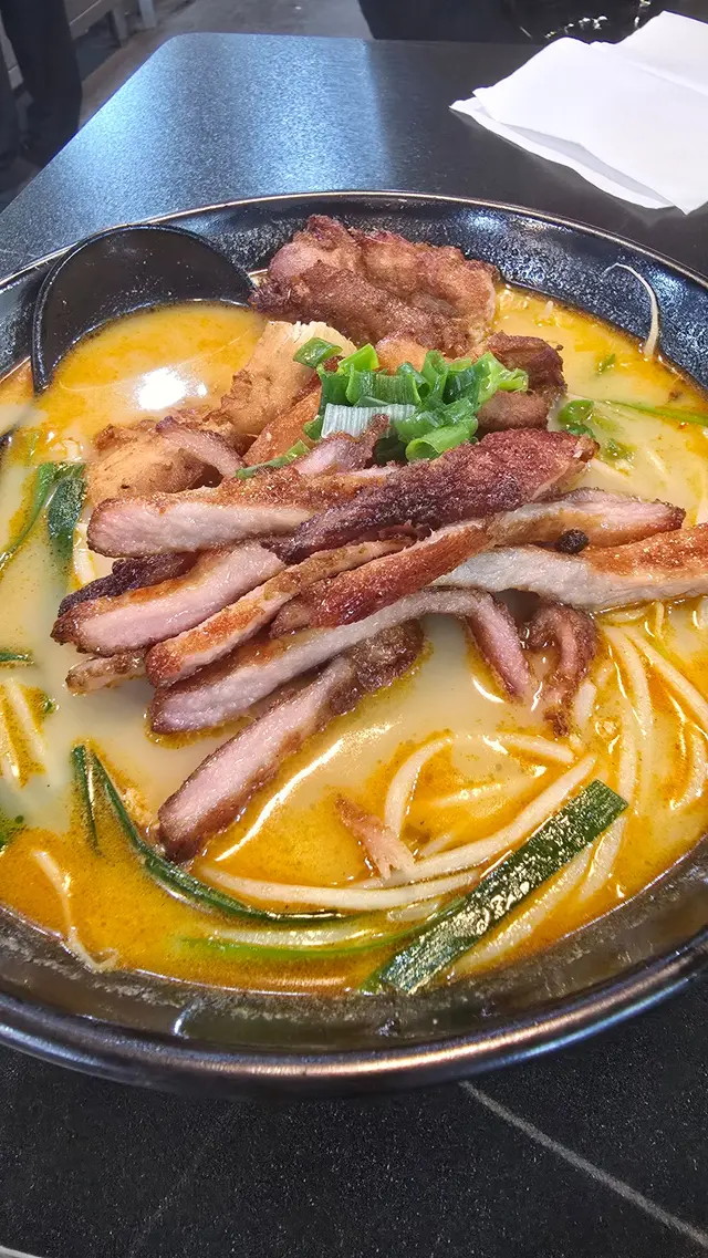 香茅雞扒豬頸肉麻辣米線