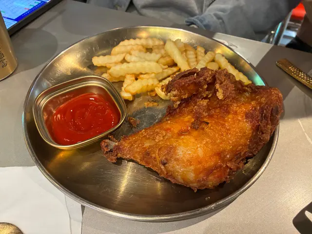 生炸雞腿加薯條