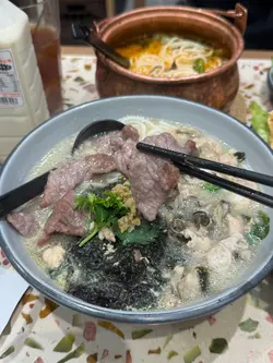 牛肉蚝仔紫菜肉碎米线