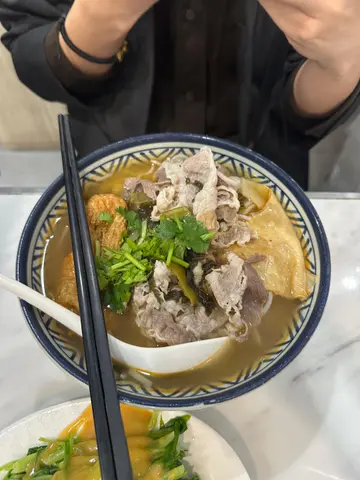 肥牛米线加春卷