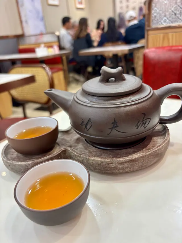 姬松茸燉螺頭老雞茶壺湯