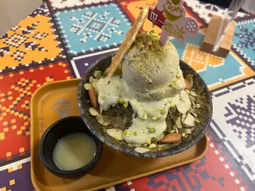 双重开心果小山园焙茶雪奶