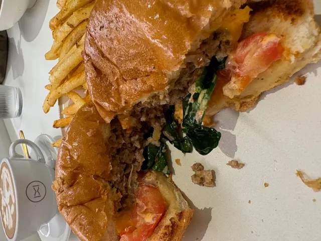 自家手打美國安格斯牛肉漢堡配薯條