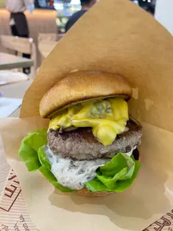 黑松露蘑菇和牛汉堡