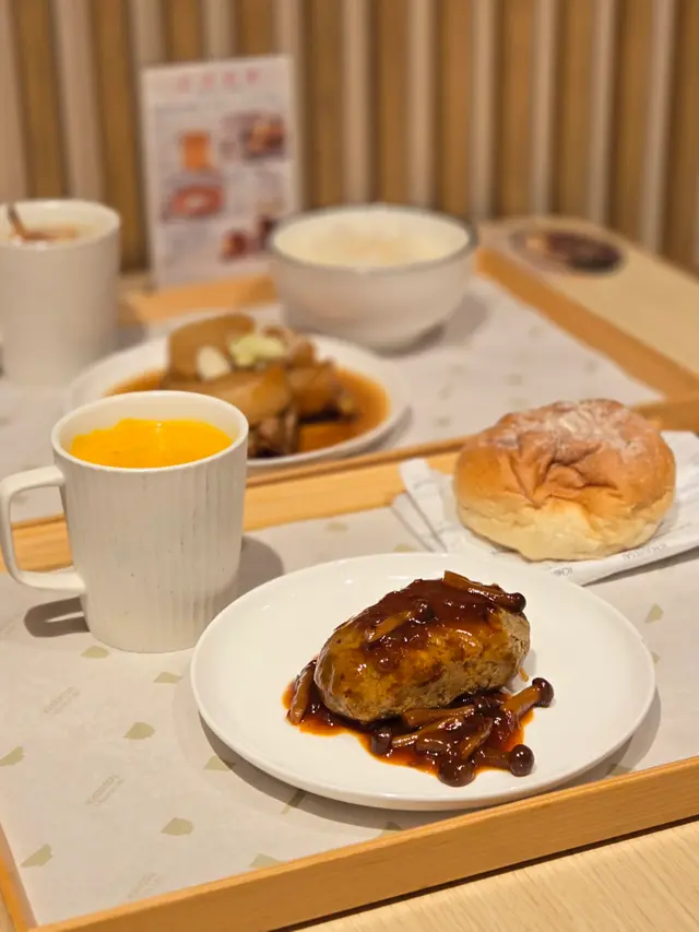 自家製野菌醬燒和牛漢堡扒 