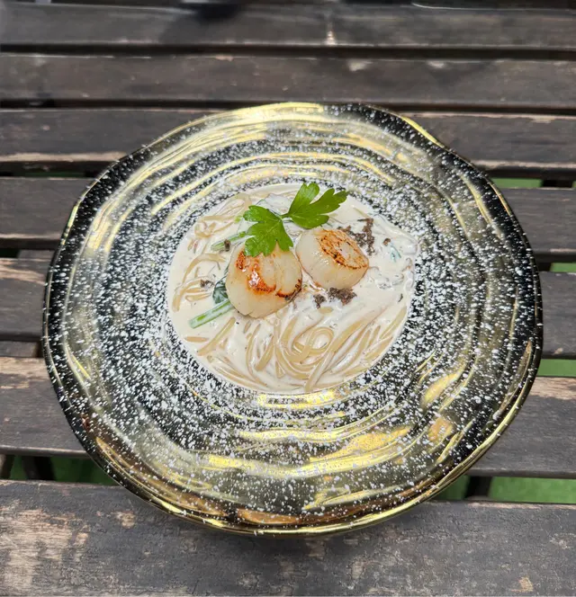 輕煎帶子黑松露菠菜牛肝菌意粉