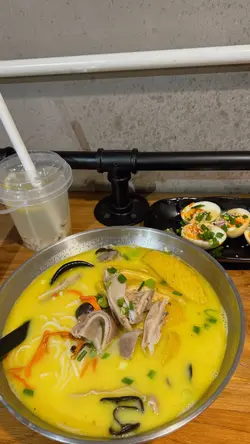 胡椒豬肚雞米線