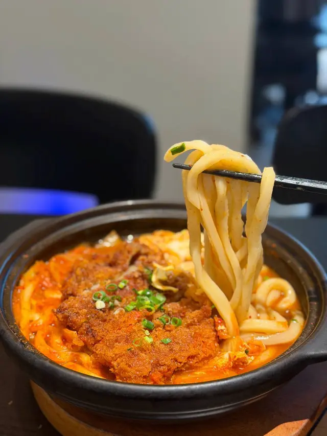 酥脆吉列豬扒泡菜鍋烏冬