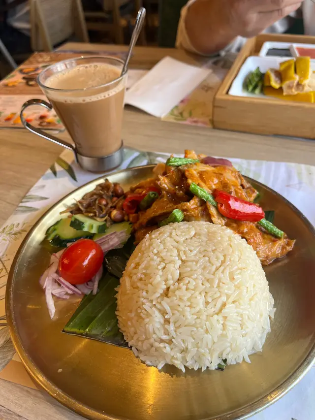 南薑汁炒豬頸肉配雞油香飯 