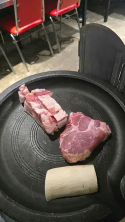 PB)五花肉+豬頭肉+豬排+烤豬 皮+黃油炒飯