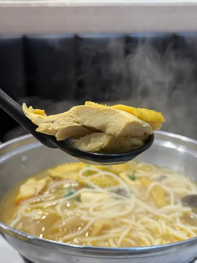 藥膳黃酒花膠雞米線